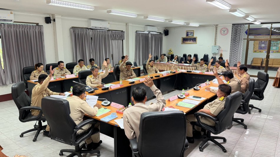 องค์การบริหารส่วนตำบลสามกระทาย จัดประชุมสภา สมัยสามัญ สมัยที่ 3 ครั้งที่ 2 ประจำปี พ.ศ. 2569 โดยมีนายสุพจน์ จับจัด ประธานสภาฯ เปิดการประชุม พร้อมด้วย นางสาววราพร ตั้งธรรม นายกองค์การบริหารส่วนตำบลสามกระทาย คณะผู้บริหารฯ สมาชิกสภาฯ ข้าราชการ และเจ้าหน้าที่ที่เกี่ยวข้อง เข้าร่วมประชุมสภา  ณ ห้องประชุมสภา (ชั้น 2) องค์การบริหารส่วนตำบลสามกระทาย