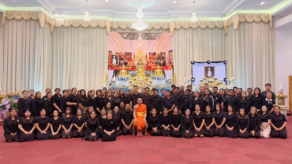 ร่วมพิธีบำเพ็ญพระราชกุศลสวดพระอภิธรรมพระบรมศพ เพื่ออุทิศถวายสมเด็จพระเจ้าลูกเธอ เจ้าฟ้าพัชรกิติยาภา นเรนทิราเทพยวดี กรมหลวงราชสาริณีสิริพัชร มหาวัชรราชธิดา ในการนี้ องค์การบริหารส่วนตำบลสามกระทายได้รับเกียรติเป็นเจ้าภาพบำเพ็ญพระราชกุศลคืนที่ 7     ณ ห้องประชุมสงฆ์ ศาลาปฏิบัติธรรม วัดกุยบุรี อำเภอกุยบุรี จังหวัดประจวบคีรีขันธ์