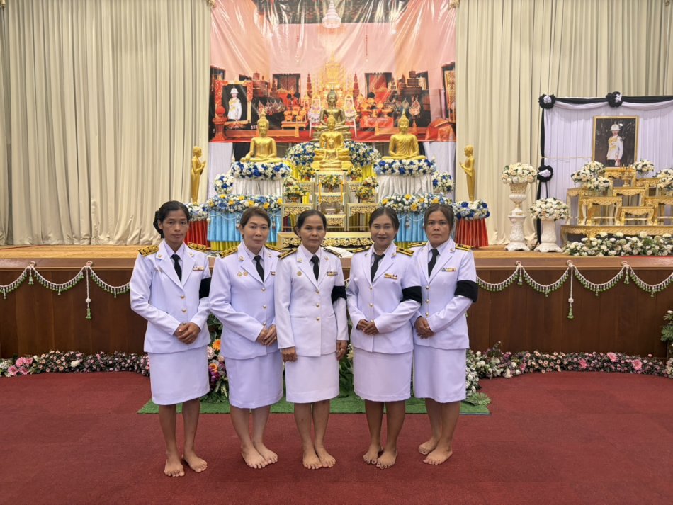 ร่วมพิธีบำเพ็ญกุศลและทำบุญตักบาตรในวาระครบ 50 วัน (ปัญญาสมวาร) แห่งการสิ้นพระชนม์ถวายเป็นพระกุศลแด่สมเด็จพระเจ้าลูกเธอ เจ้าฟ้าพัชรกิติยาภา นเรนทิราเทพยวดี กรมหลวงราชสาริณีสิริพัชร มหาวัชรราชธิดา ณ ศาลาหอประชุมวัดกุยบุรี ตำบลกุยบุรี อำเภอกุยบุรี จังหวัดประจวบคีรีขันธ์